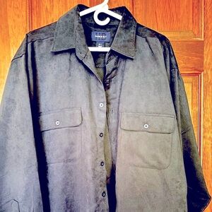 Men’s long sleeve casual shirt by Harbor Bay.